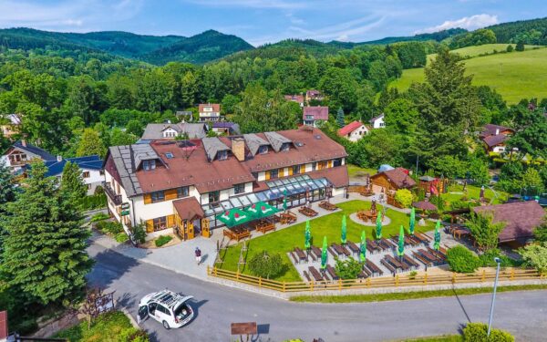 Jeseníky u turistických lákadel: Cyklohotel Starý mlýn *** s polopenzí, sektem, ovocem a saunou