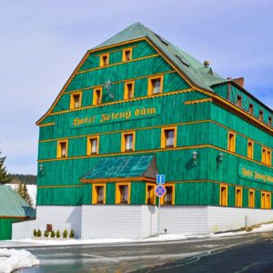 Pobyt v srdci Krušných hor: Hotel Zelený Dům *** s polopenzí, láhví vína a zapůjčením trekingových holí