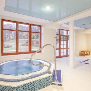 Krušné hory pro rodiny: 4* Pytloun Wellness Hotel Hasištejn s wellness, vstupem do zoo i aquaparku + polopenze