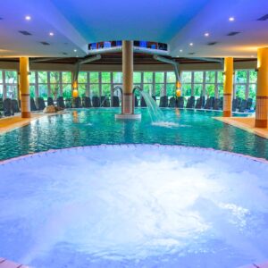 Hévíz: Luxus v Lotus Therme Hotel & Spa ***** s termálním wellness, saunovým světem a polopenzí + děti zdarma