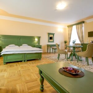 Luxusní Palace Kutná Hora **** přímo v centru a jen 700 m od chrámu sv. Barbory s polopenzí a lahví vína