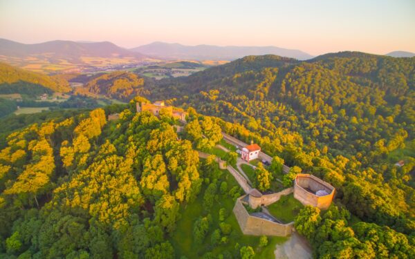 Beskydy poblíž hradu i aquaparku: Hotel Hukvaldy *** s wellness a bazénem neomezeně + polopenze