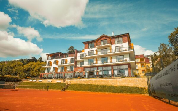 Mariánské Lázně: Luxusní Hotel Queens **** s neomezeným wellness (bazén, vířivka, sauny), dárkem a polopenzí