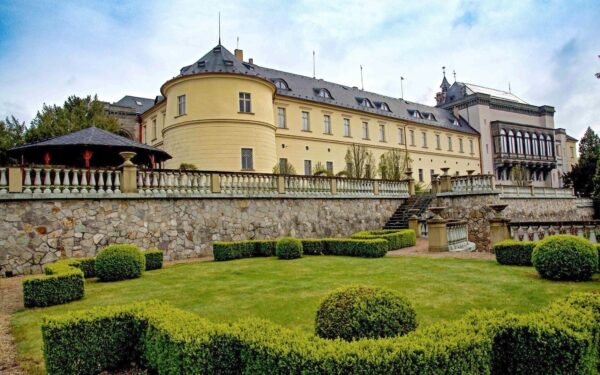 Křivoklátsko 2022: Romantika na zámku Chateau Hotel Zbiroh s unikátním wellness a snídaní ve středověké krčmě
