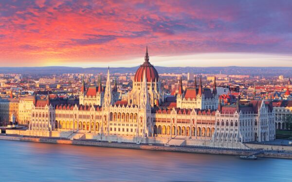 Pobyt v centru Budapešti a jen 5 minut od vlakového nádraží v City Hotelu Ring *** se snídaněmi + dítě zdarma