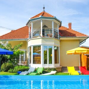 Pobyt 400 m od Balatonu: Admirál Family Resort **** s neomezeným wellness, venkovním bazénem a polopenzí