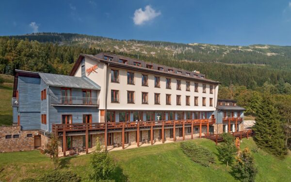 Špindlerův Mlýn: Pobyt v Hotelu Adam **** s neomezeným bazénem a saunami + snídaně a poukaz do restaurace
