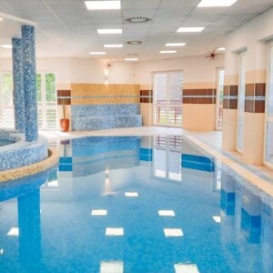 Maďarsko jen 10 m od termálních lázní v Park Hotelu Harkány *** s polopenzí a neomezeným wellness s bazénem