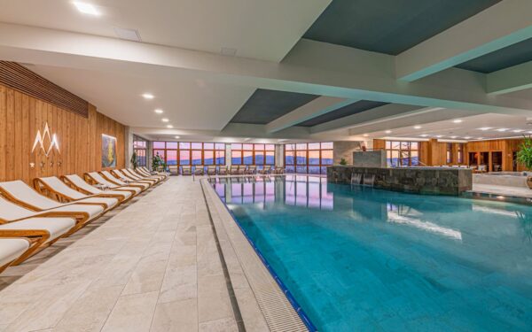 Zážitek ve Vysokých Tatrách: Celodenní vstup do nového wellness centra v Grand Hotelu Bellevue **** s bazény
