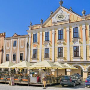 Historické centrum Telče: Romantika v Hotelu U Černého orla *** s polopenzí, láhví vína a kávou se zákuskem