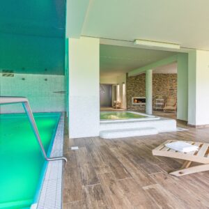 Krušné hory: Boží dar - Apartmány Engadin až pro 5 osob se snídaní a neomezeným i privátním wellness s bazénem