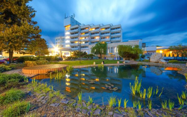 Dudince: Hotel Hviezda *** s neomezeným bazénovým i saunovým světem, procedurami a koly + polopenze/plná penze