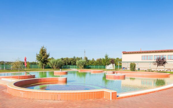 Maďarský Celldömölk u Sárváru: JUFA Vulkan Thermen Resort **** s termálními lázněmi (9 bazénů) + děti zdarma