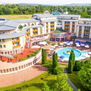 Hévíz: Luxus v  Lotus Therme Hotel & Spa ***** s termálním wellness, saunovým světem a polopenzí + děti zdarma
