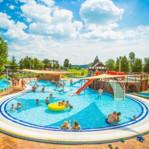 Zážitek: Celodenní vstup do Annagora Aquaparku Balatonfüred s 9 vnitřními a venkovními bazény + 3 skluzavky