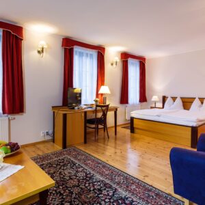 Centrum Karlových Varů v Hotelu Maltézský Kříž *** se snídaní formou bufetu a slevou do muzea a na masáže
