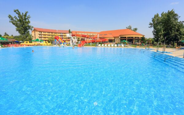 Léto ve Wellness Hotelu Patince **** s termálním wellness a koupalištěm, polopenzí a vyžitím + dítě zdarma