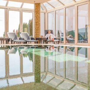 Termální jezero Hévíz: Penzion Főnix Club *** v apartmánech se zážitkovými lázněmi, wellness a snídaněmi