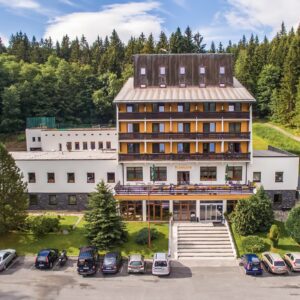 Jeseníky jen 14 km od Pradědu: Hotel Kamzík *** s polopenzí a vnitřním i venkovním wellness (bazény, vířivky)