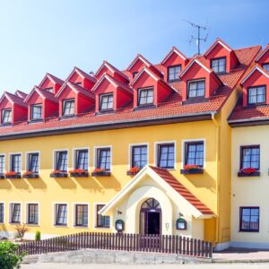 Jižní Morava: Pálava mezi vinicemi a sklípky ve Wellness Hotelu Iris *** s vířivkou, zábalem a polopenzí