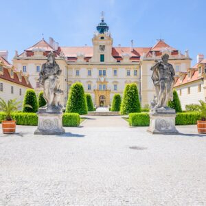 Jižní Morava: Valtice jen 550 m od zámku v Penzionu Alenka se snídaní, degustací vín a welcome drinkem
