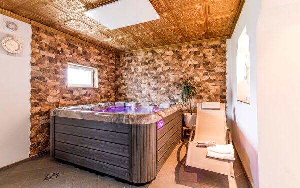 Pobyt u Karlových Varů a CHKO Slavkovský les: Hotel Sherwood *** se snídaní/polopenzí a privátním wellness