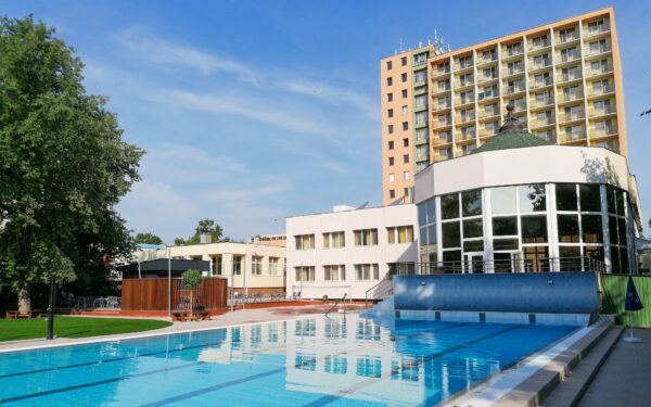 Dokonalý relax v lázních Hajdúszoboszló v Hotelu Barátság *** s termálním wellness s bazény + polopenze