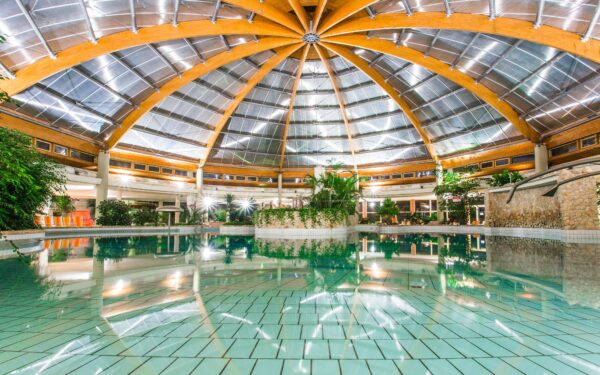 Maďarsko: Gotthard Therme Hotel **** s vlastními lázněmi a wellness (1 500 m²) + polopenze a nápoje neomezeně