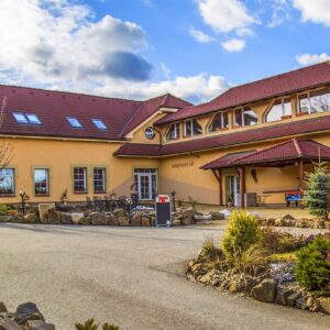Jižní Morava u Vyškova: Hotel Allvet *** v bývalém letohrádku se snídaní, privátním wellness a řadou aktivit