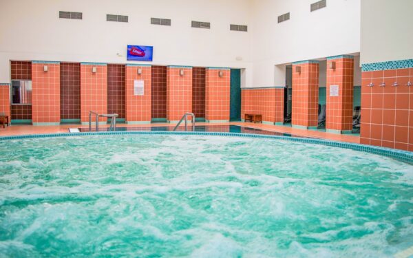 Turčianské Teplice pro seniory: Hotel Rezident *** s polopenzí, unikátními procedurami, aquaparkem i galerií