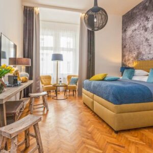 Praha přímo v centru u Staroměstského náměstí v luxusním Hotelu Antik **** s bohatými bufetovými snídaněmi