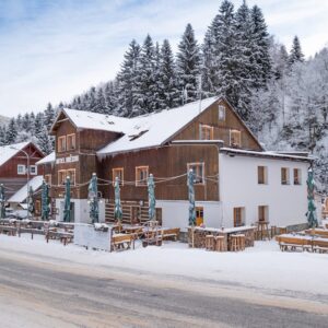 Pec pod Sněžkou jen 850 m od ski areálu ve stylovém Hotelu Hvězda *** s polopenzí, degustační večeří a saunou