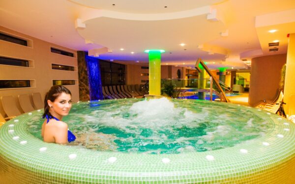 Maďarsko přímo u jezera Velence: Vital Hotel Nautis ****+ s dvoupatrovým wellness a polopenzí + dítě zdarma
