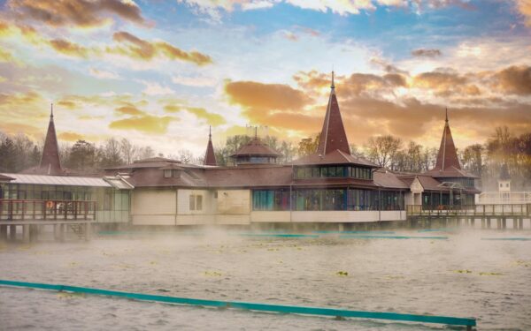 Hévíz jen 800 metrů od termálního jezera: Hotel Ágnes *** s neomezeným wellness, bazénem a snídaní + slevy