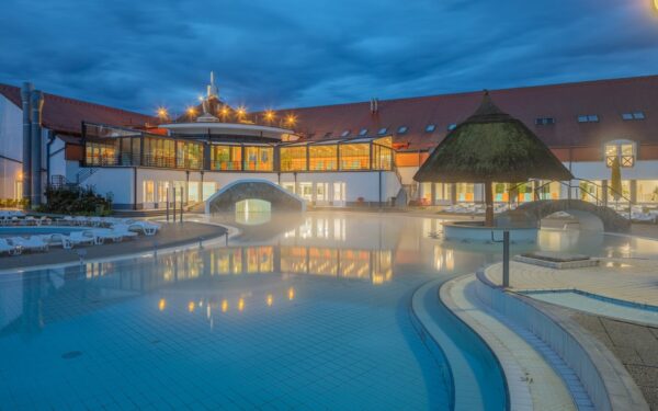 Kehidakustány 300 m od termálů v Admirál Ville **** s polopenzí, wellness terasou a vstupem do lázní