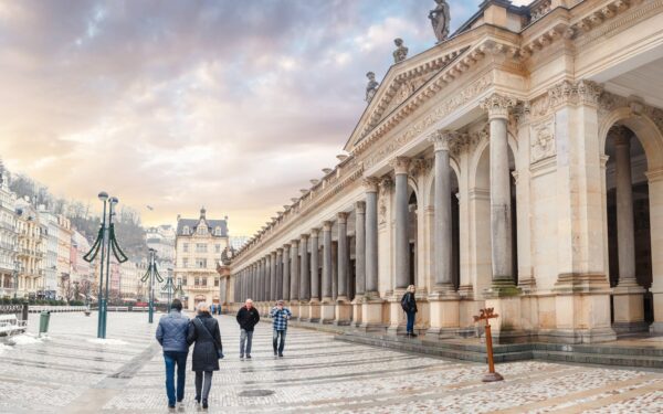 Karlovy Vary v centru přímo u Tržní kolonády v Hotelu Romance **** se snídaní/polopenzí a slevou do restaurace