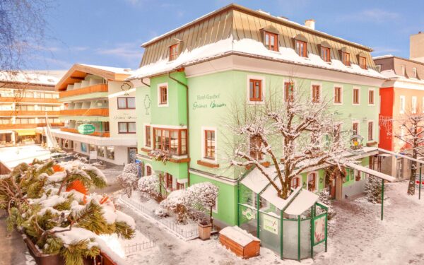 Zell am See u jezera v luxusním Hotelu Grüner Baum **** s wellness, polopenzí a proseccem + slevová karta