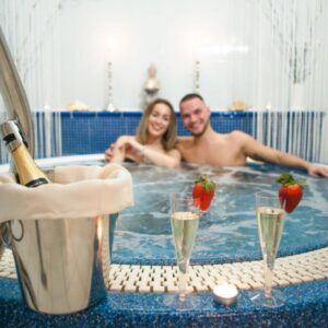 Adršpach: Hotel Tommy *** se snídaní formou bufetu a relaxací v bazénu a vířivce + sleva na wellness služby