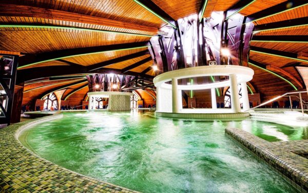 Zalakaros: Hotel Park Inn by Radisson **** přímo propojený s termálními lázněmi + polopenze a děti zdarma