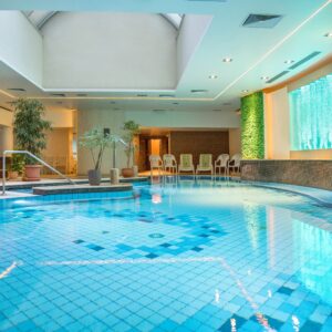 Pobyt 800 m od termálního jezera Hévíz v Hotelu Palace **** s neomezeným wellness a polopenzí + dítě zdarma