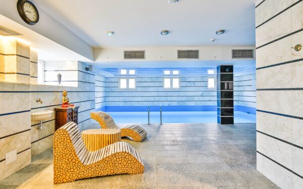 Pobyt u Vratislavi v zámeckém Orient Palace Hotelu *** s neomezeným wellness (bazén, sauny) + polopenze