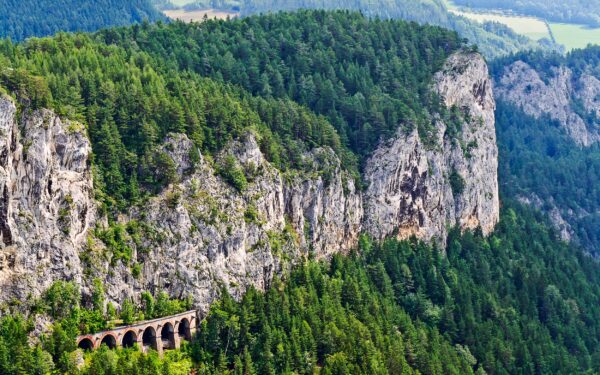 Rakouské Alpy v blízkosti přírody i zámku v Hotelu Payerbacherhof ***+ s polopenzí, wellness a zapůjčením kol