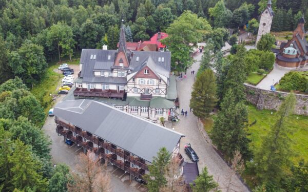 Polsko u hranic: Krkonoše jen 450 m od ski areálu v Hotelu Tarasy Wang *** s polopenzí a neomezeným wellness