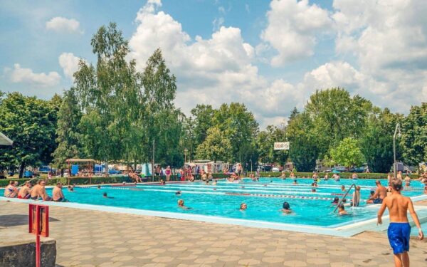 Maďarsko u termálů v Bianka Apartmanház Bogács s polopenzí, každodenním vstupem do lázní Bogács + hřiště