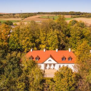 Pobyt 4 km od Krakova: Zámecký Dwór w Tomaszowicach *** se snídaní/polopenzí a slevami do aquaparku i zoo