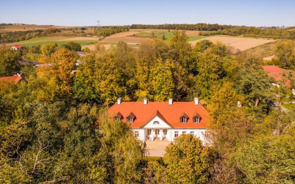 Pobyt 4 km od Krakova: Zámecký Dwór w Tomaszowicach *** se snídaní/polopenzí a slevami do aquaparku i zoo