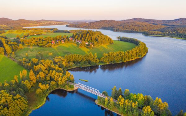 Jižní Čechy pár kroků od Lipna a v blízkosti ski areálu v Penzionu N.10 Frymburk *** se snídaní či polopenzí