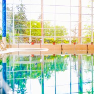 Konstantinovy Lázně: Luxus ve 4* Hotelu Löwenstein v apartmá s kuchyňkou + wellness, procedury a polopenze