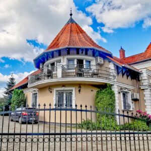 Kehidakustány jen 300 m od termálních lázní v Admirál Ville **** s polopenzí a wellness terasou s vířivkou