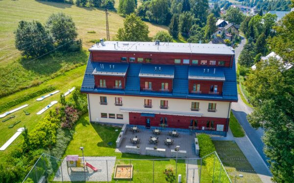 Jeseníky jen 700 m od sjezdovky v Hotelu Toč *** se snídaní, wellness centrem, slevovou kartou + dětský koutek